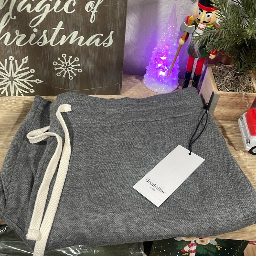 Men knit shorts